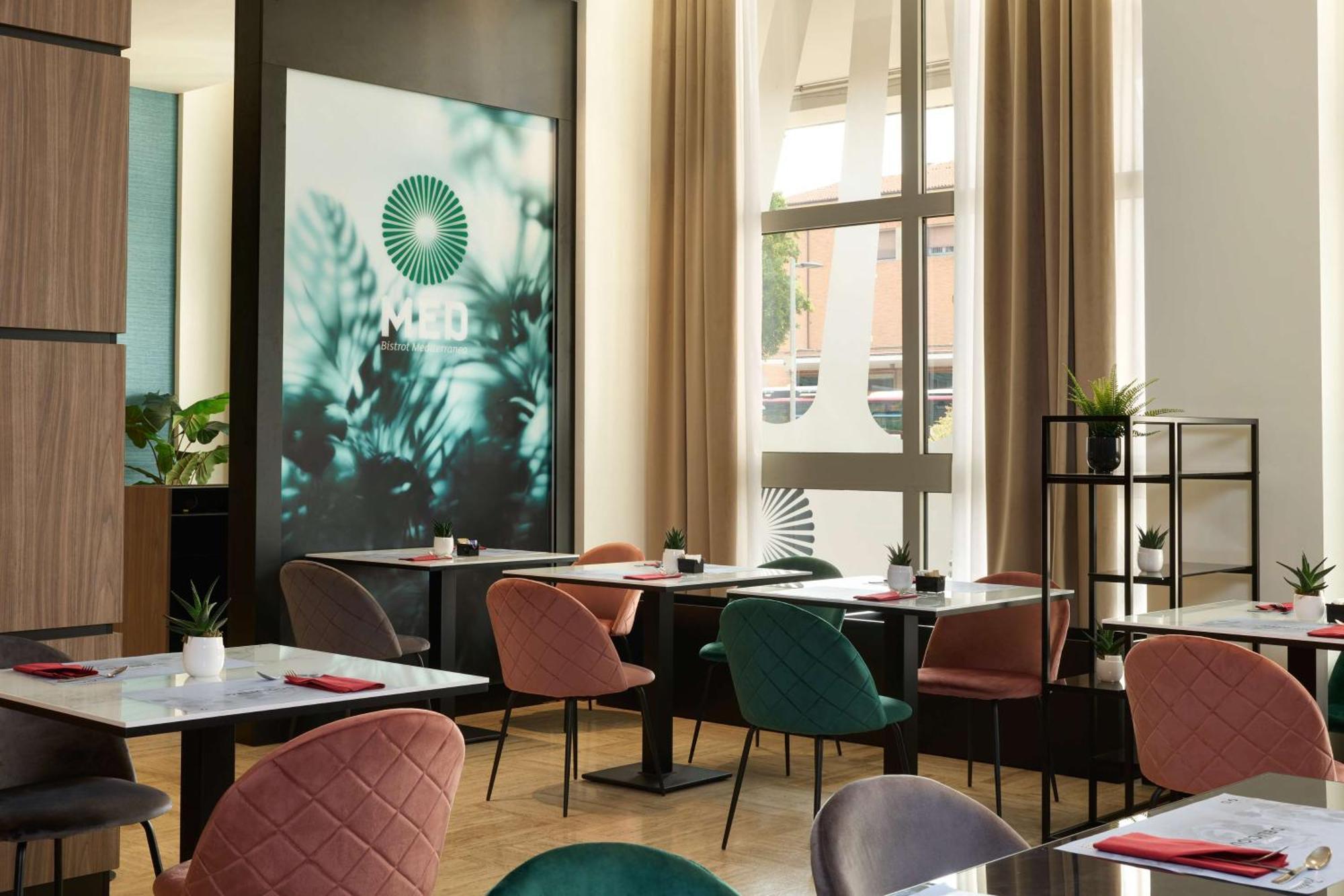 Radisson Hotel 4*